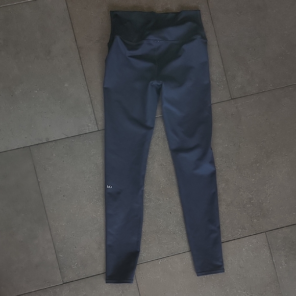 Alo Black Leggings - Picture 5 of 5